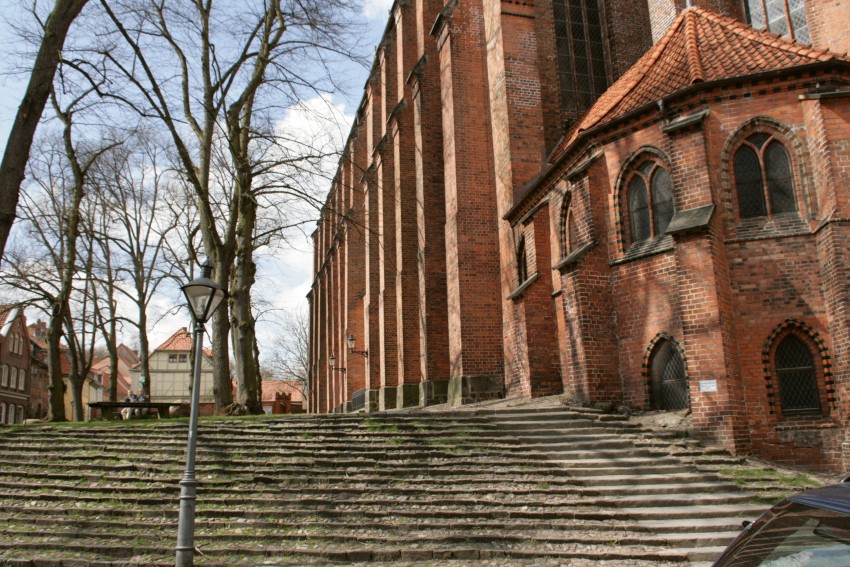 Люнебург. церковь Св. Михаила (Michaeliskirche). Главное здание присыпано 